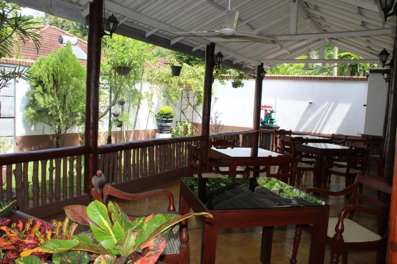Blue Eyes Inn Unawatuna Luaran gambar