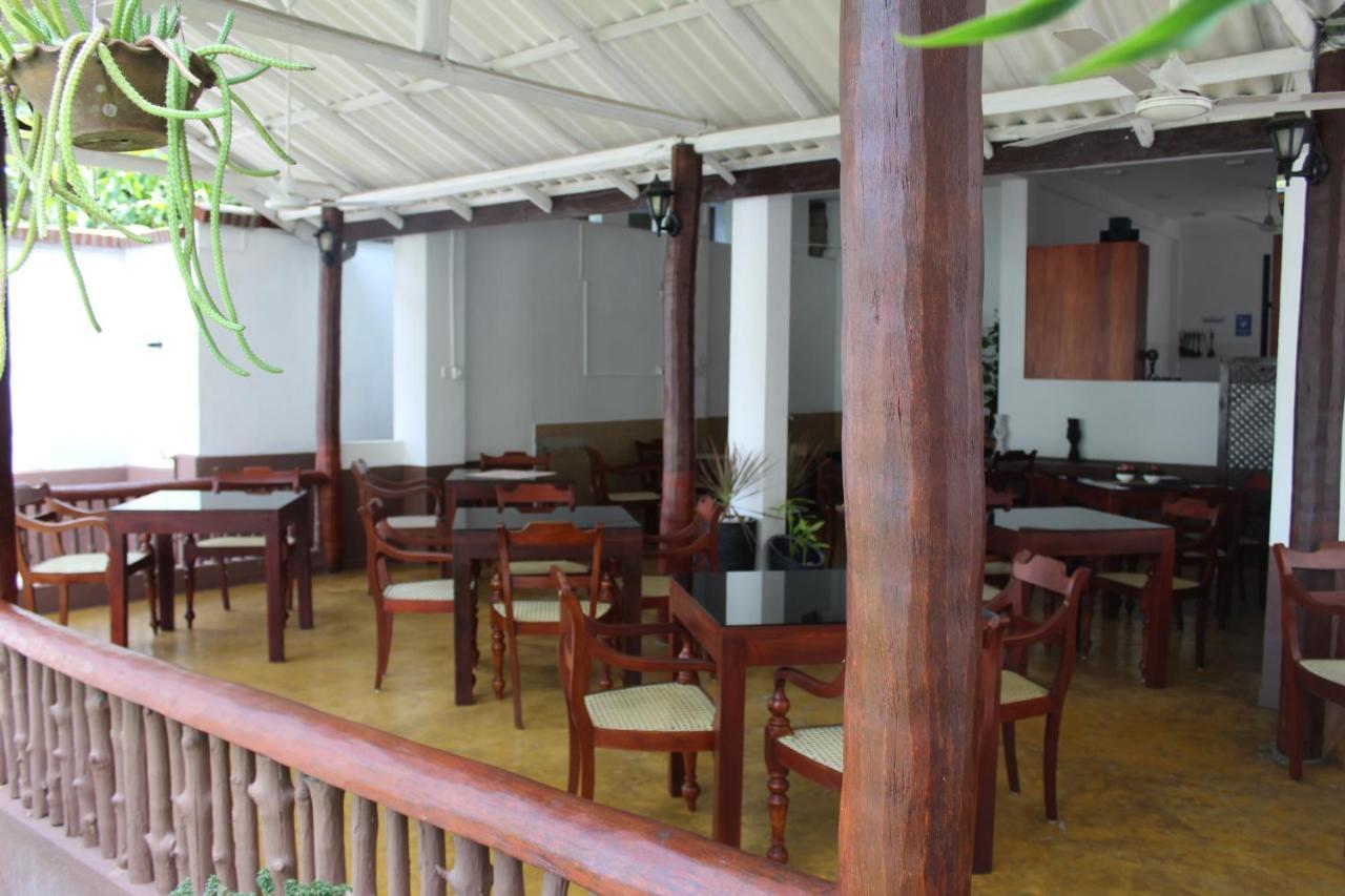 Blue Eyes Inn Unawatuna Luaran gambar