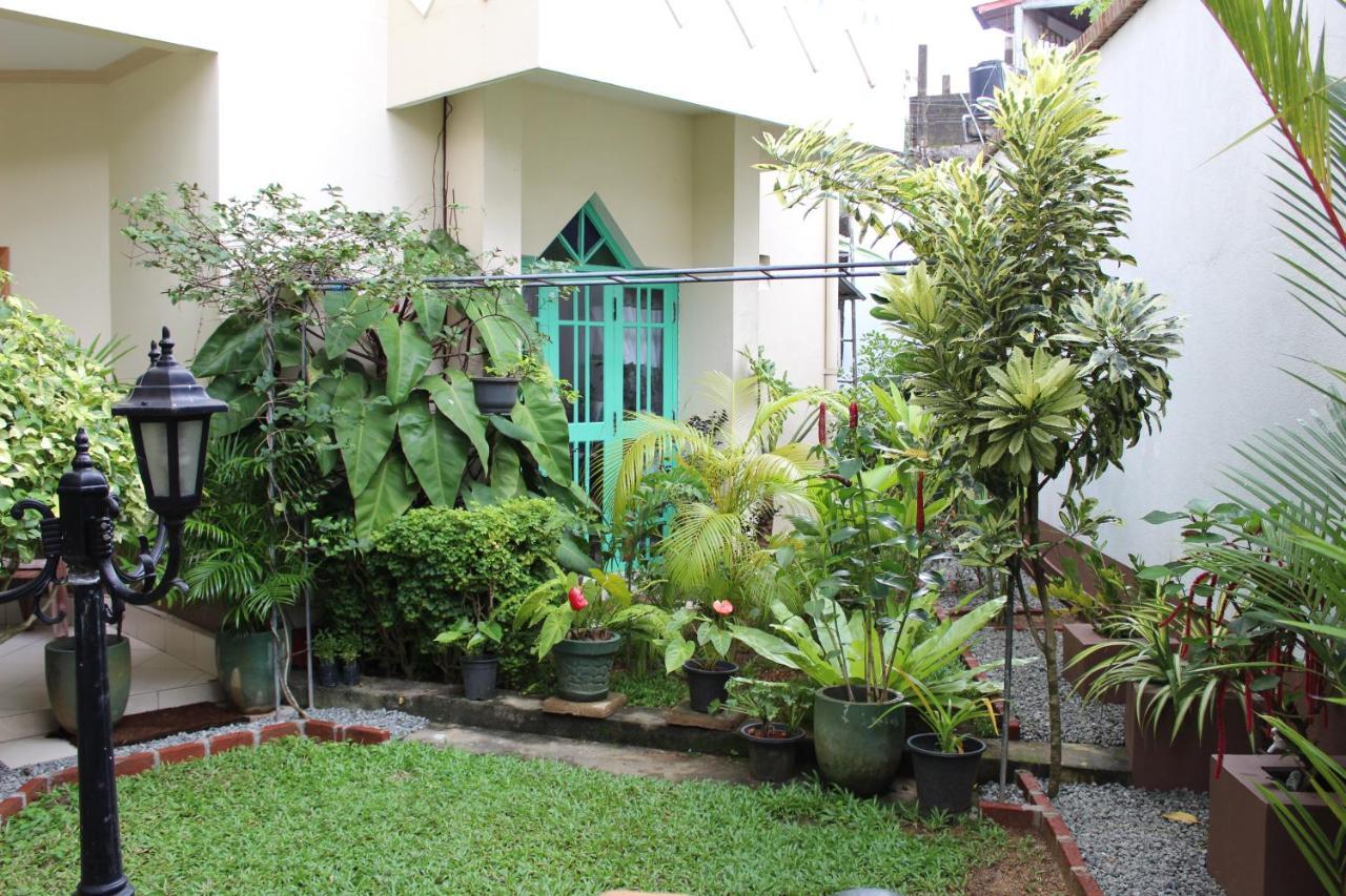 Blue Eyes Inn Unawatuna Luaran gambar