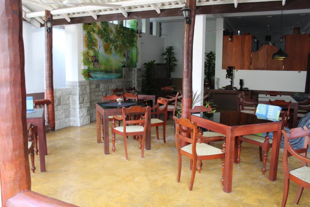 Blue Eyes Inn Unawatuna Luaran gambar