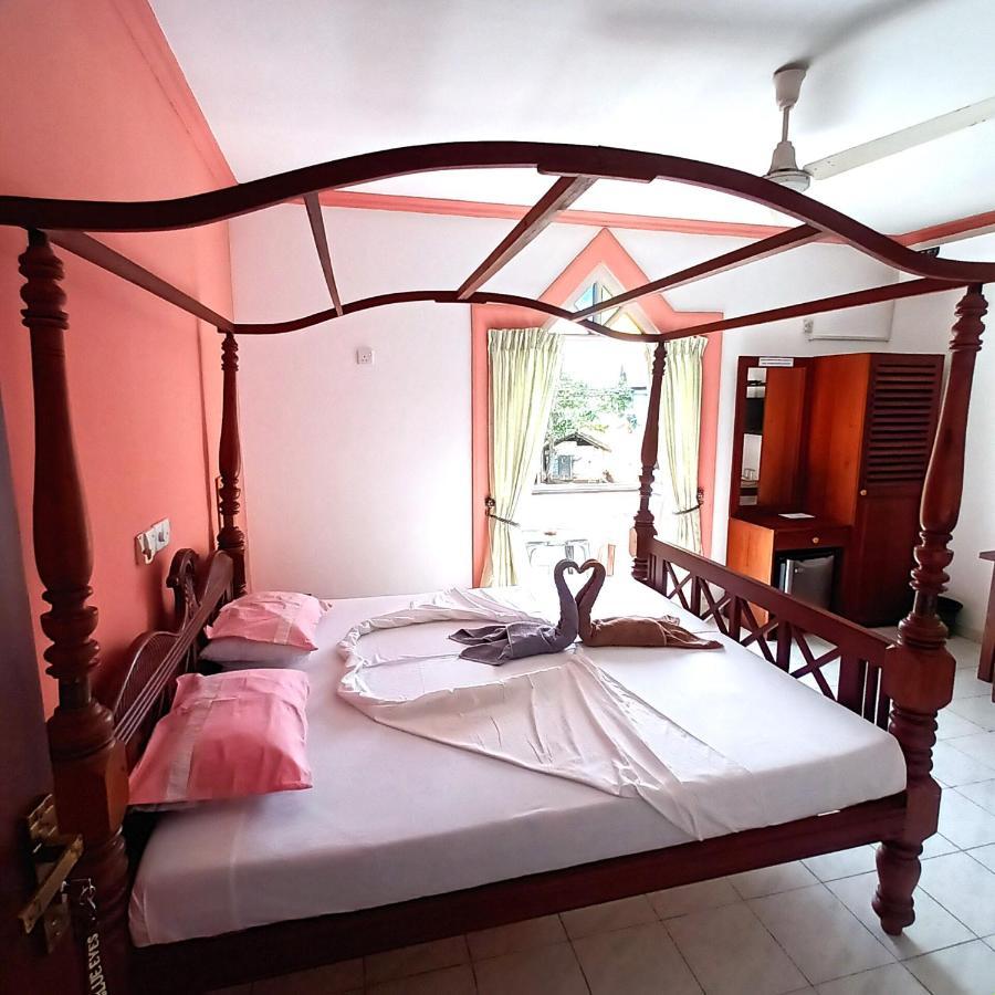 Blue Eyes Inn Unawatuna Luaran gambar